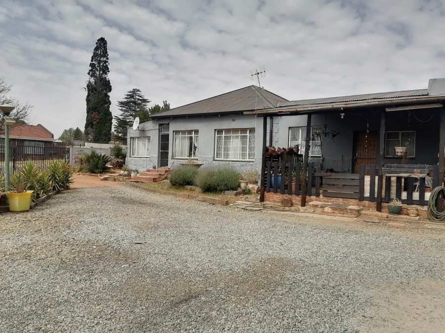 5 Bedroom Property for Sale in Rensburg Gauteng