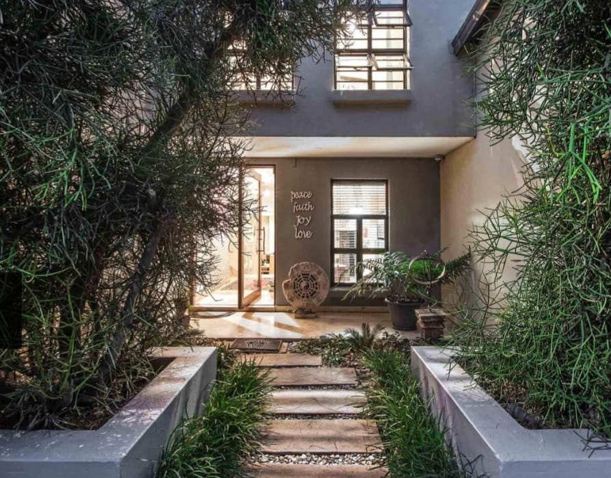 5 Bedroom Property for Sale in Waterkloof Ridge Gauteng