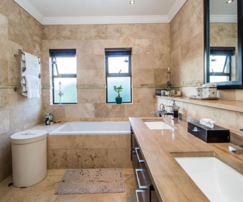 5 Bedroom Property for Sale in Waterkloof Ridge Gauteng