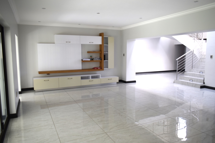 4 Bedroom Property for Sale in Helderwyk Gauteng