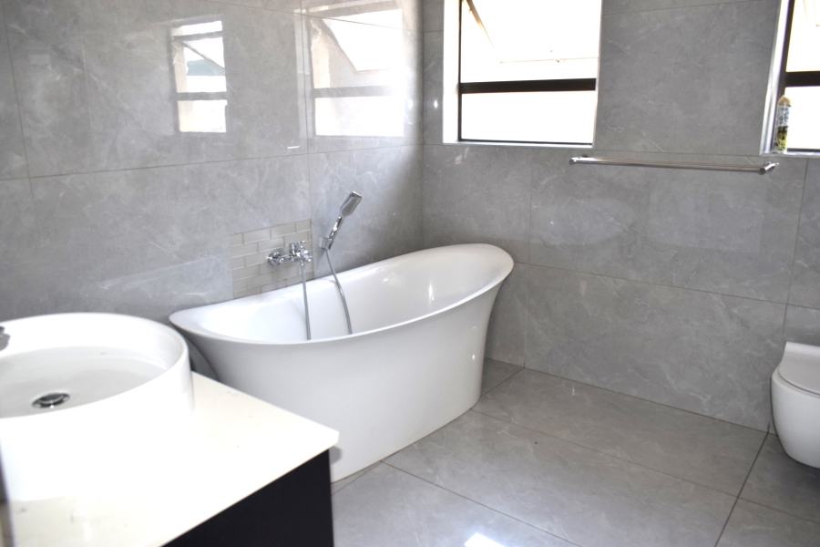 4 Bedroom Property for Sale in Helderwyk Gauteng