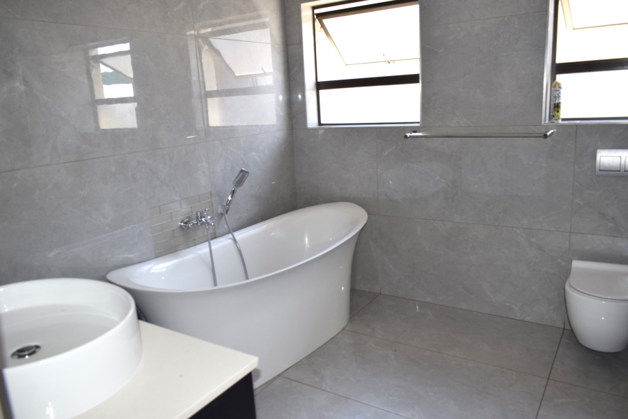 4 Bedroom Property for Sale in Helderwyk Gauteng