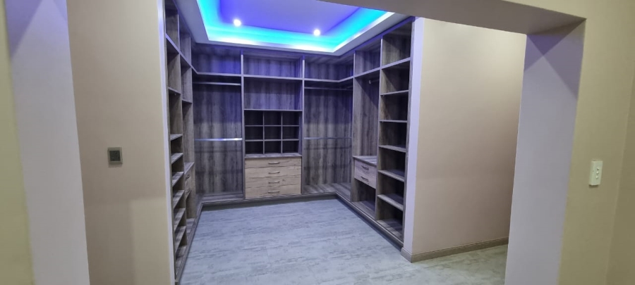 4 Bedroom Property for Sale in Helderwyk Gauteng