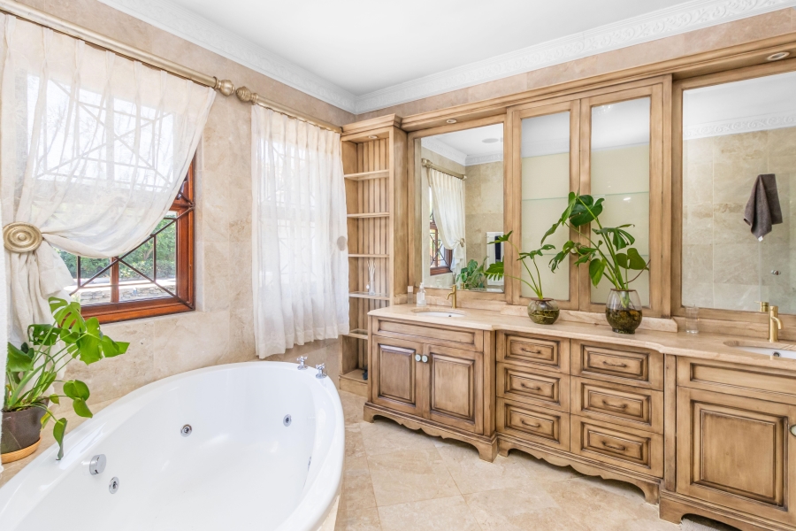 7 Bedroom Property for Sale in Chartwell Gauteng