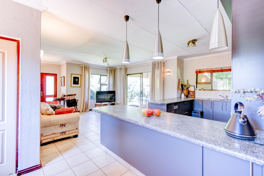 To Let 2 Bedroom Property for Rent in Saddlebrook Estate Gauteng