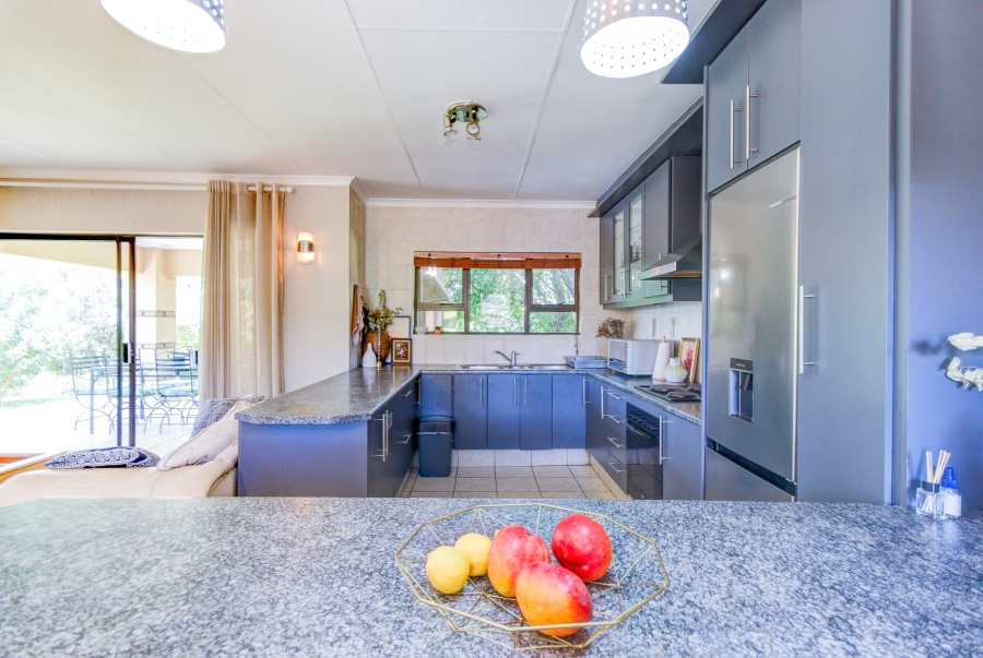 To Let 2 Bedroom Property for Rent in Saddlebrook Estate Gauteng