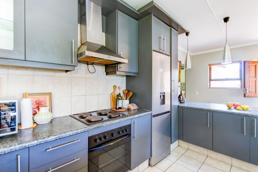 To Let 2 Bedroom Property for Rent in Saddlebrook Estate Gauteng
