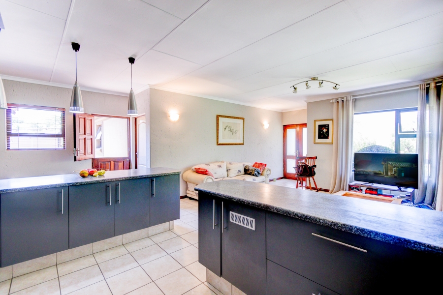 To Let 2 Bedroom Property for Rent in Saddlebrook Estate Gauteng