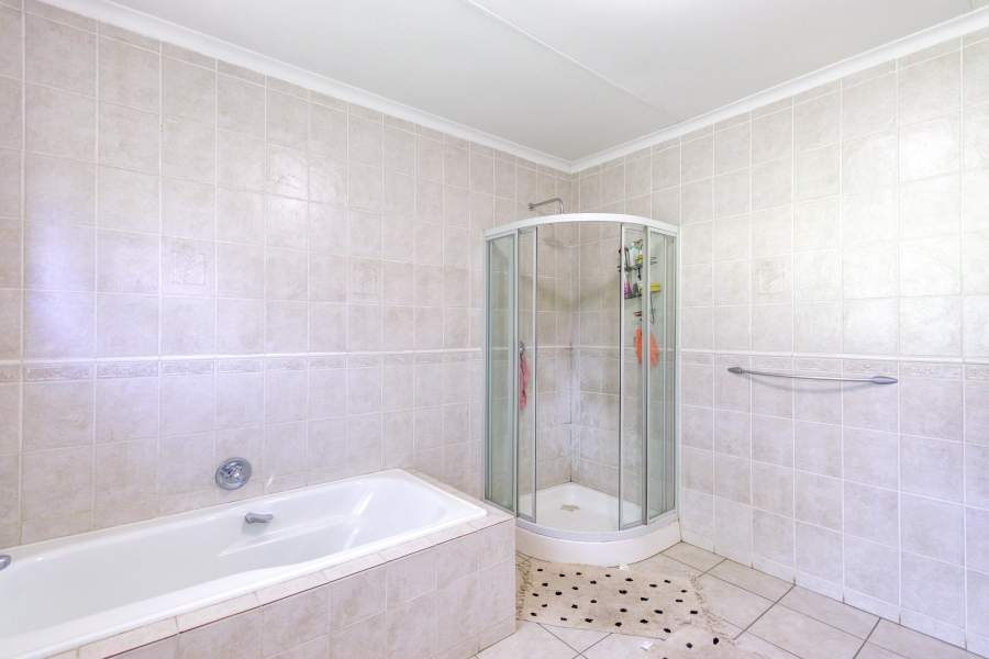 To Let 2 Bedroom Property for Rent in Saddlebrook Estate Gauteng