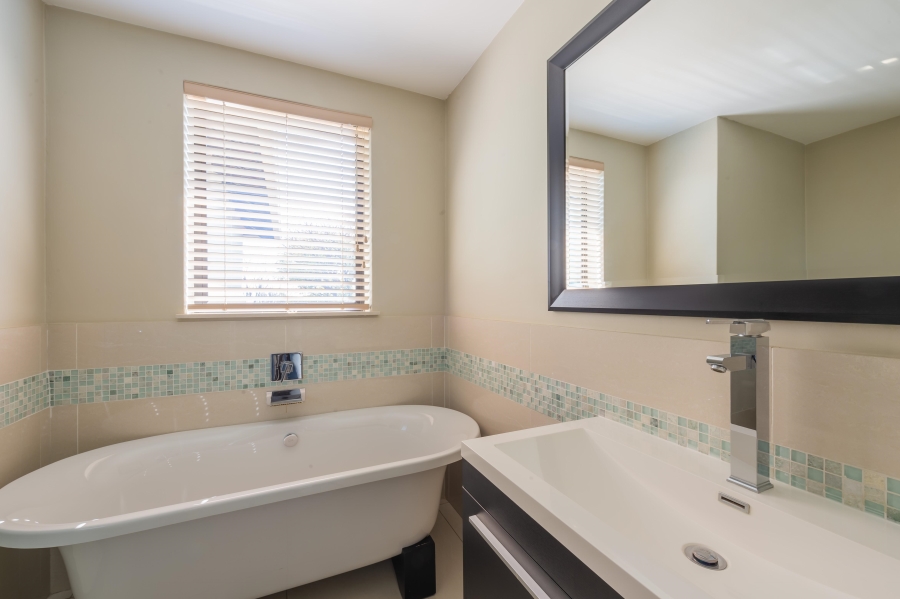 5 Bedroom Property for Sale in Sandhurst Gauteng