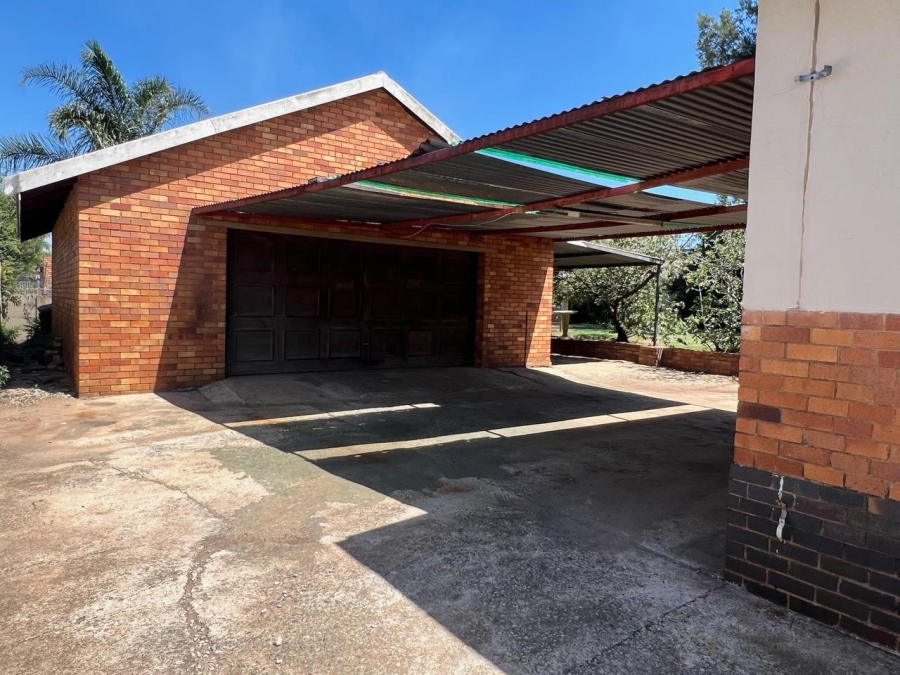 4 Bedroom Property for Sale in South Crest Gauteng