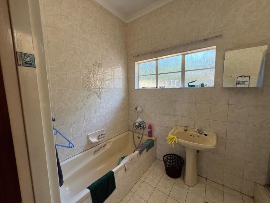 4 Bedroom Property for Sale in South Crest Gauteng