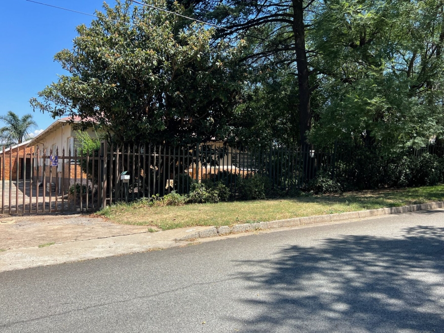 4 Bedroom Property for Sale in South Crest Gauteng