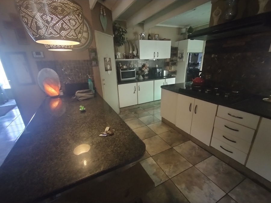 4 Bedroom Property for Sale in Florauna Gauteng