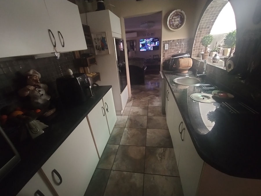 4 Bedroom Property for Sale in Florauna Gauteng