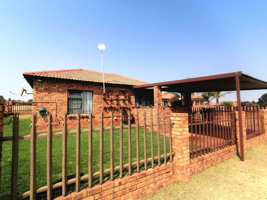 4 Bedroom Property for Sale in Bothas Geluk Gauteng