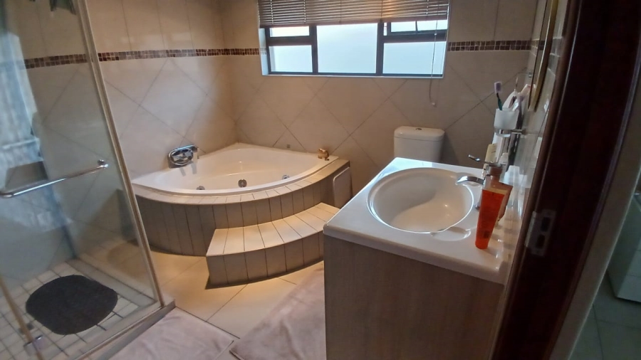 4 Bedroom Property for Sale in Vanderbijlpark SE 8 Gauteng