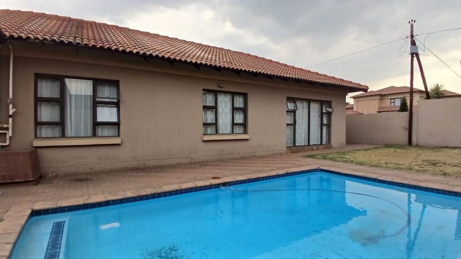 4 Bedroom Property for Sale in Vanderbijlpark SE 8 Gauteng