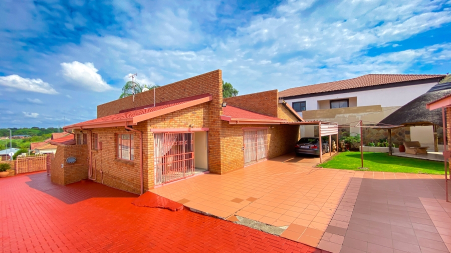 4 Bedroom Property for Sale in Eersterust Gauteng