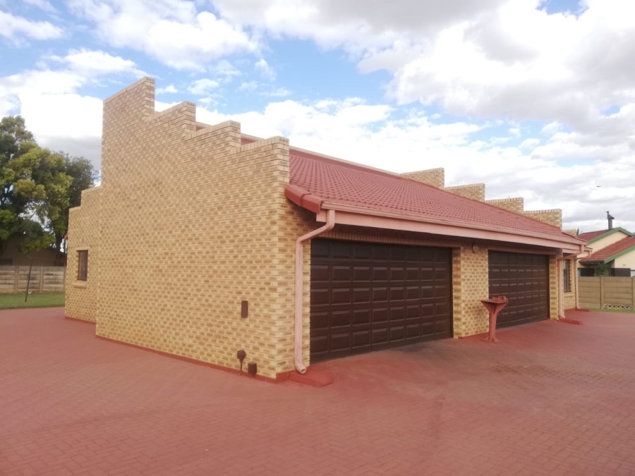3 Bedroom Property for Sale in Falcon Ridge Gauteng