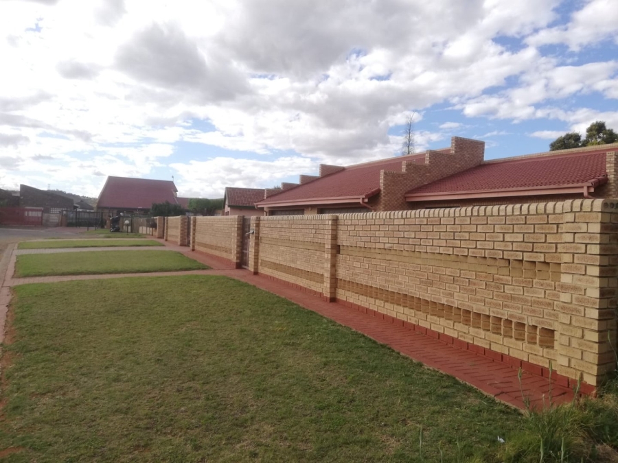 3 Bedroom Property for Sale in Falcon Ridge Gauteng