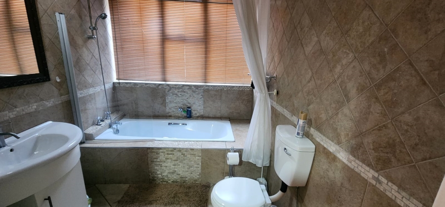 8 Bedroom Property for Sale in Vanderbijlpark SW 5 Gauteng