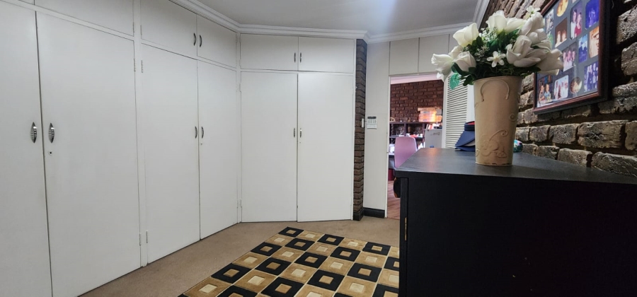8 Bedroom Property for Sale in Vanderbijlpark SW 5 Gauteng