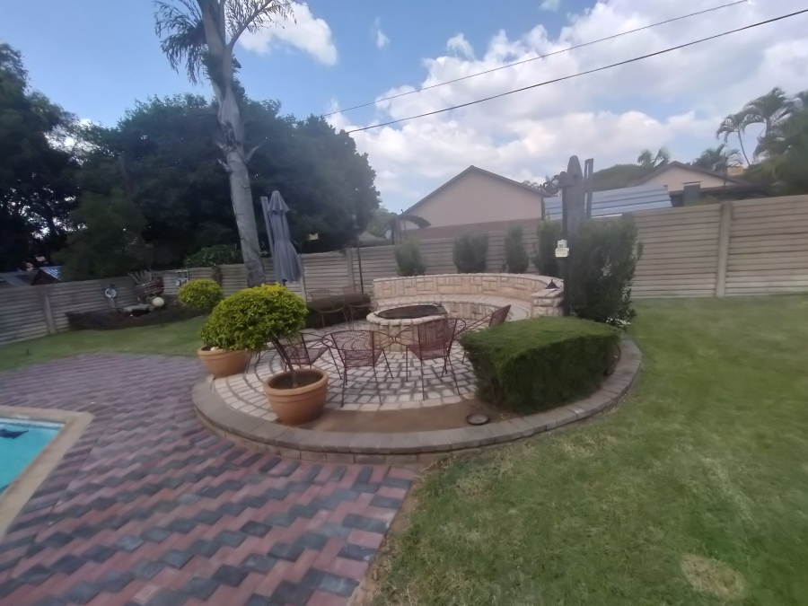 4 Bedroom Property for Sale in Florauna Gauteng