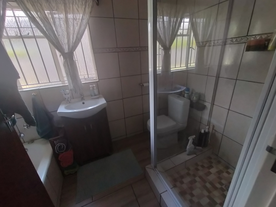 4 Bedroom Property for Sale in Florauna Gauteng