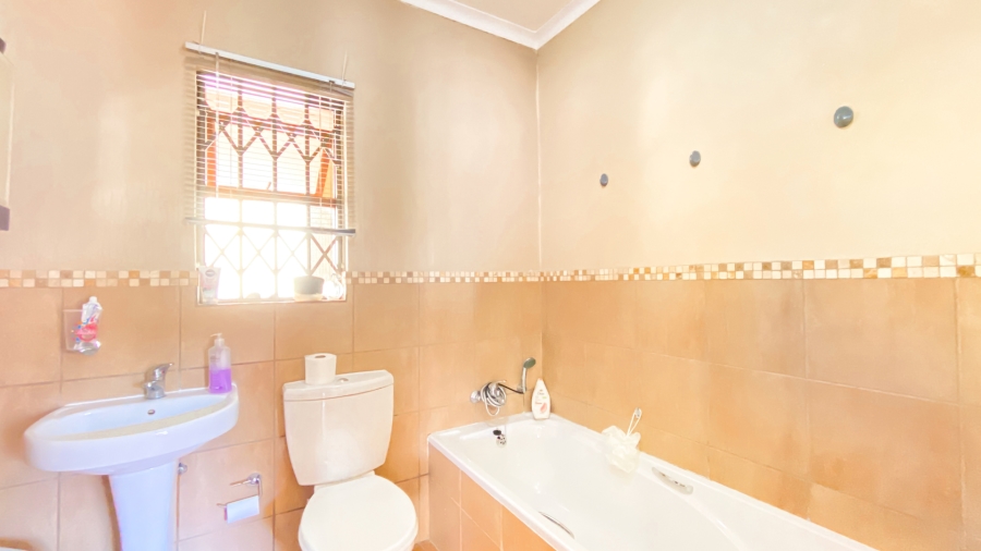 2 Bedroom Property for Sale in Vorna Valley Gauteng