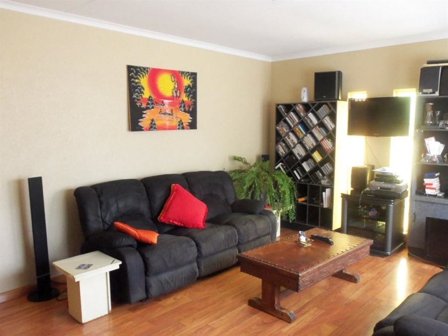 4 Bedroom Property for Sale in Flora Gardens Gauteng