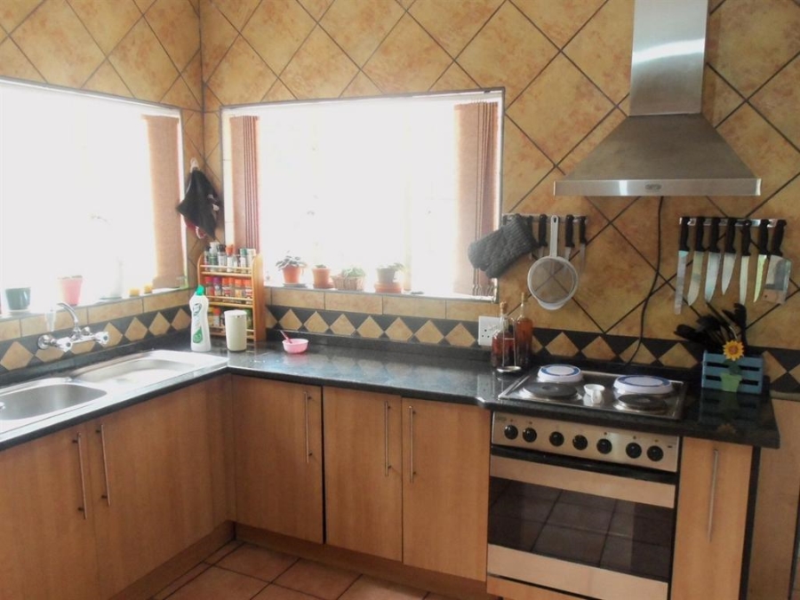 4 Bedroom Property for Sale in Flora Gardens Gauteng