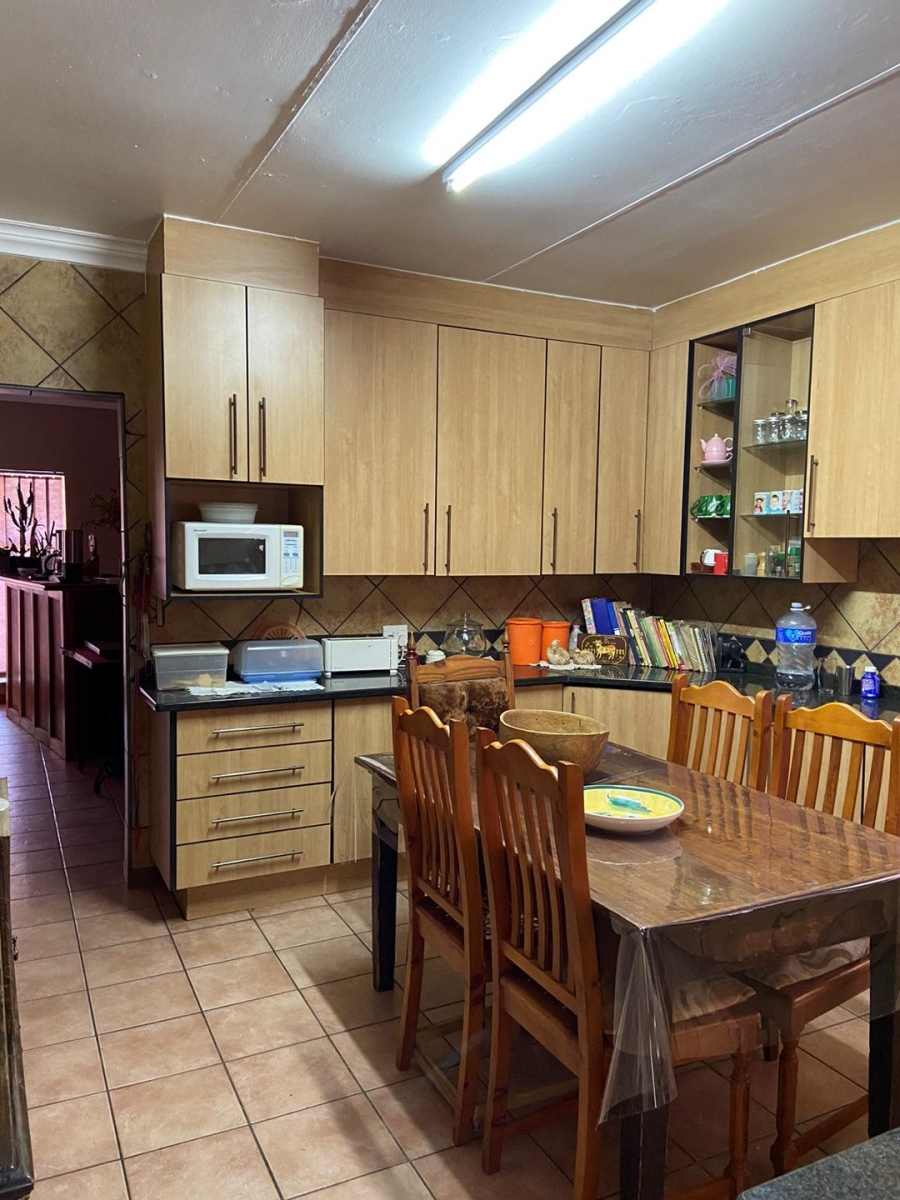 4 Bedroom Property for Sale in Flora Gardens Gauteng