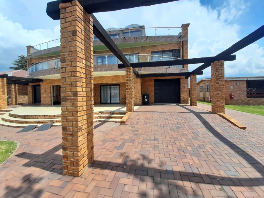 6 Bedroom Property for Sale in Lochvaal Gauteng