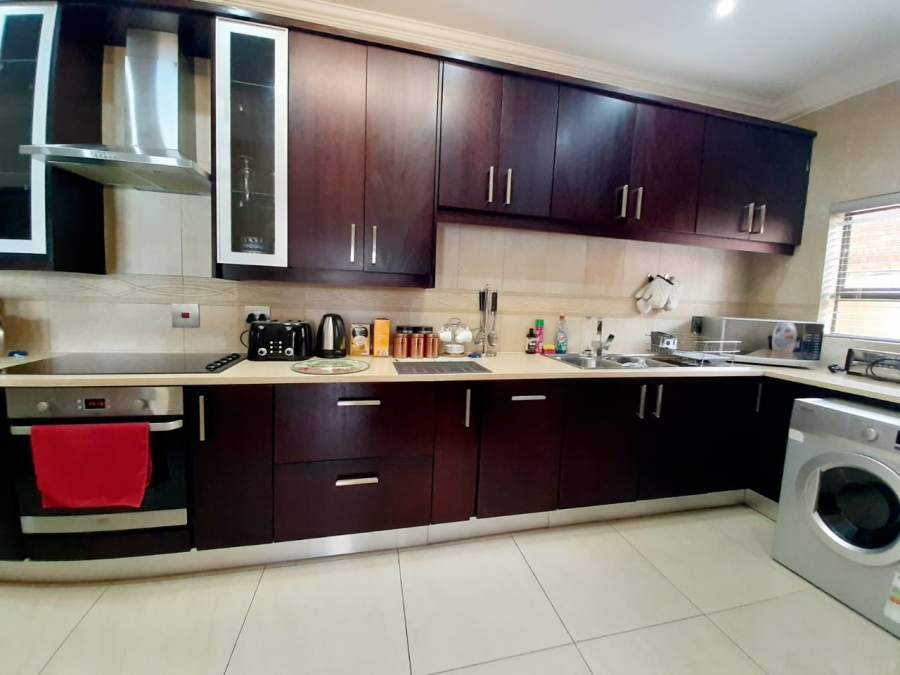 6 Bedroom Property for Sale in Lochvaal Gauteng
