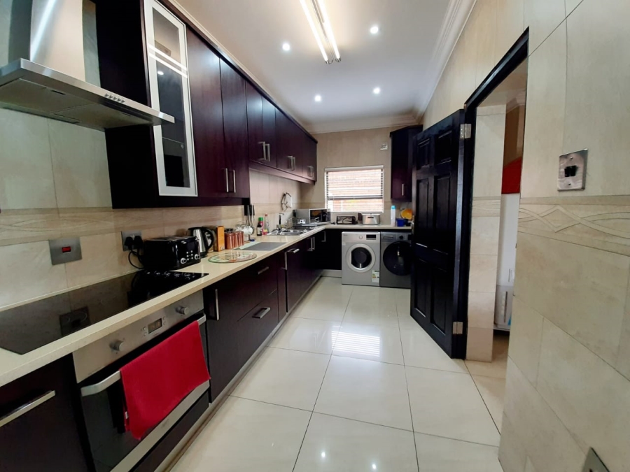 6 Bedroom Property for Sale in Lochvaal Gauteng