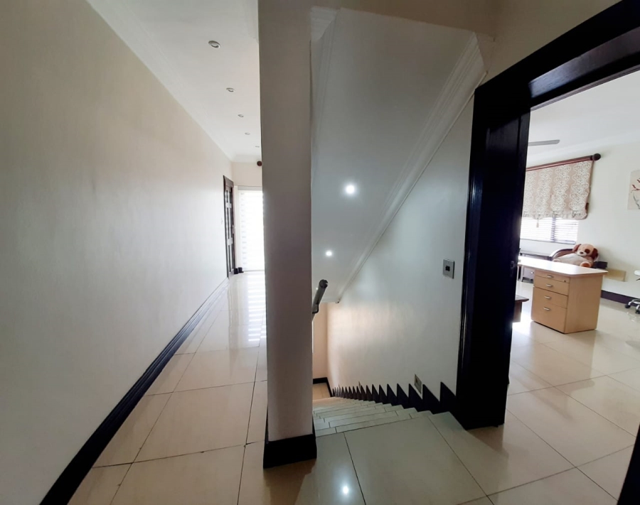 6 Bedroom Property for Sale in Lochvaal Gauteng