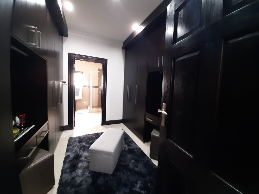 6 Bedroom Property for Sale in Lochvaal Gauteng