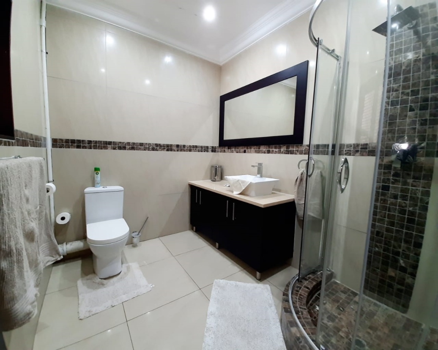 6 Bedroom Property for Sale in Lochvaal Gauteng