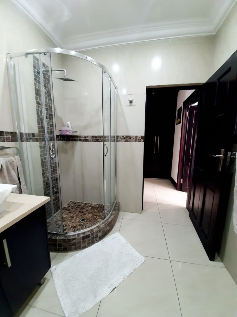 6 Bedroom Property for Sale in Lochvaal Gauteng