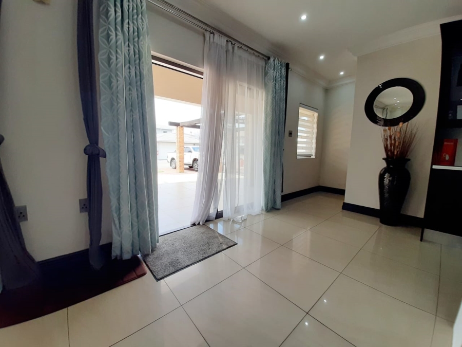 6 Bedroom Property for Sale in Lochvaal Gauteng