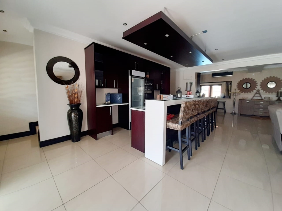 6 Bedroom Property for Sale in Lochvaal Gauteng