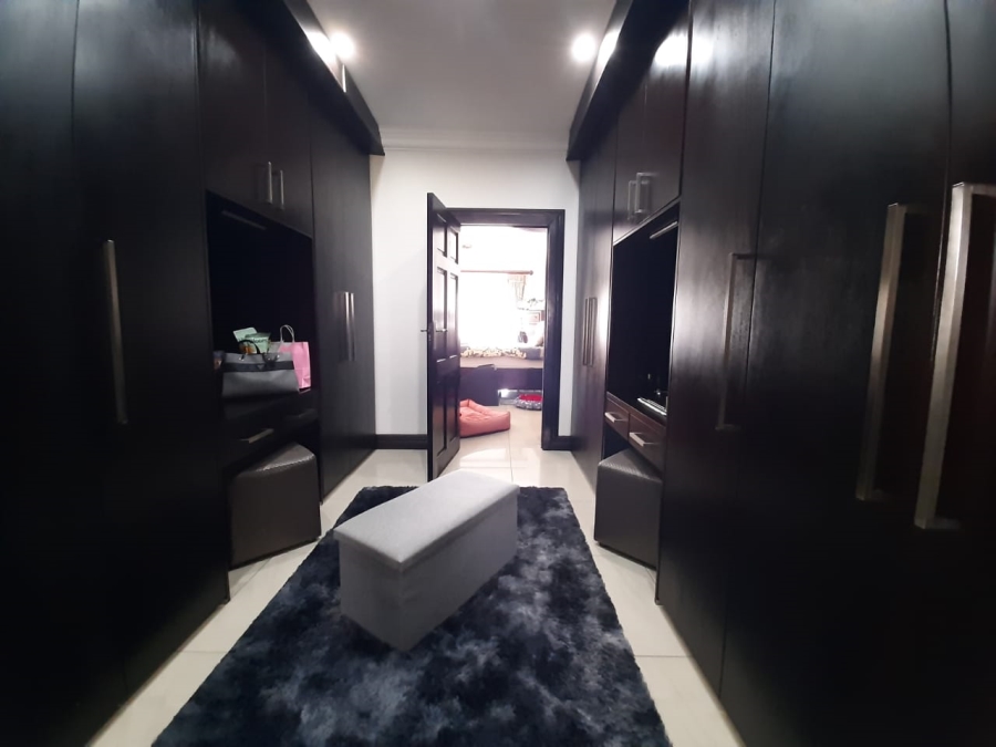 6 Bedroom Property for Sale in Lochvaal Gauteng