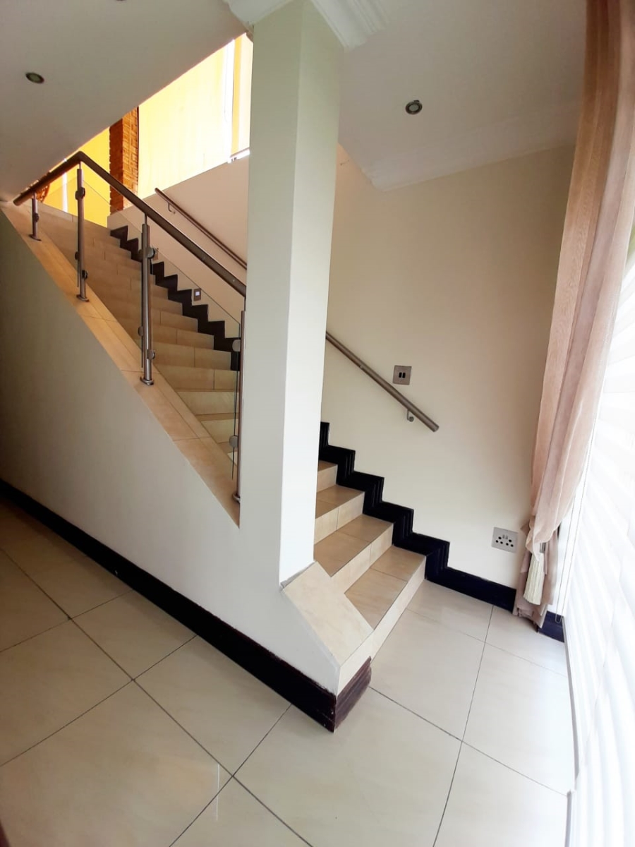 6 Bedroom Property for Sale in Lochvaal Gauteng