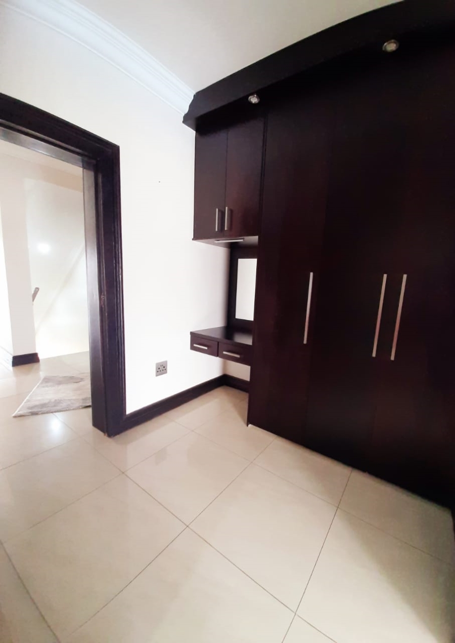 6 Bedroom Property for Sale in Lochvaal Gauteng