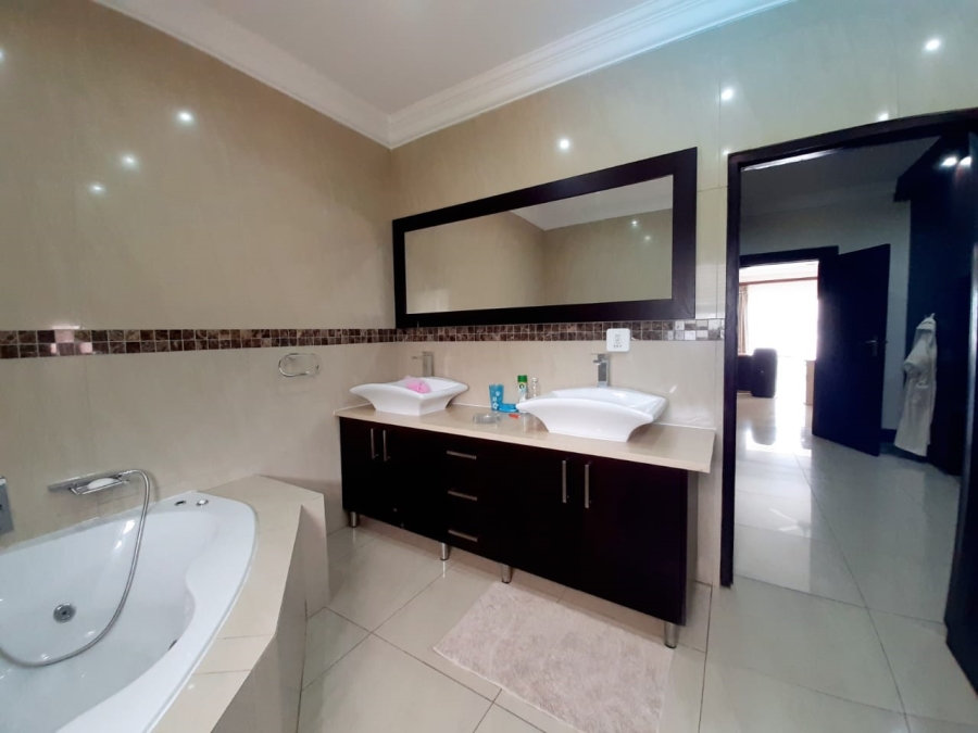 6 Bedroom Property for Sale in Lochvaal Gauteng
