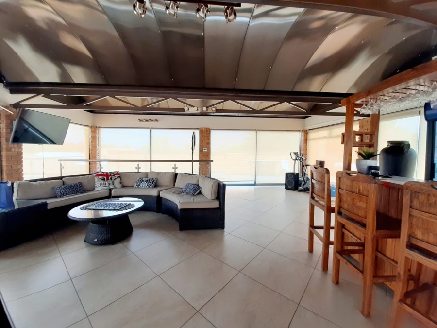 6 Bedroom Property for Sale in Lochvaal Gauteng