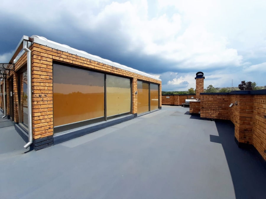 6 Bedroom Property for Sale in Lochvaal Gauteng