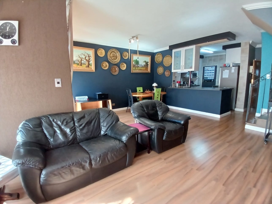 3 Bedroom Property for Sale in Flora Gardens Gauteng