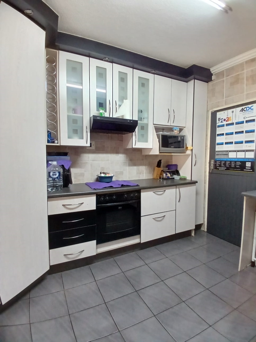 3 Bedroom Property for Sale in Flora Gardens Gauteng